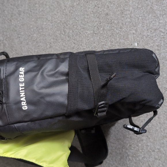 Granite Gear Waterproof Cross-Body Messenger Bag G7063-1 Black NWOT - Picture 8 of 16